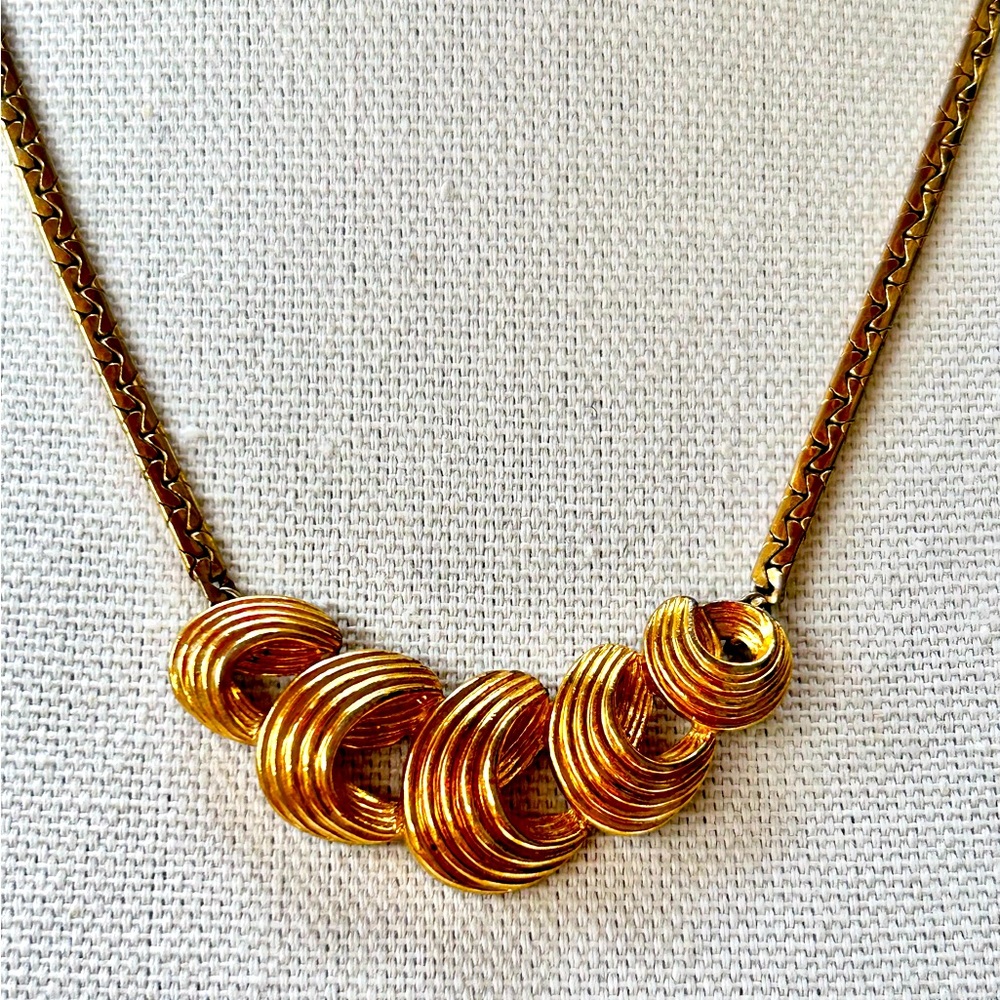 Graduating Swirl Elemental Byzantine Gold Tone Chain Link Necklace 19” Vtg Avon